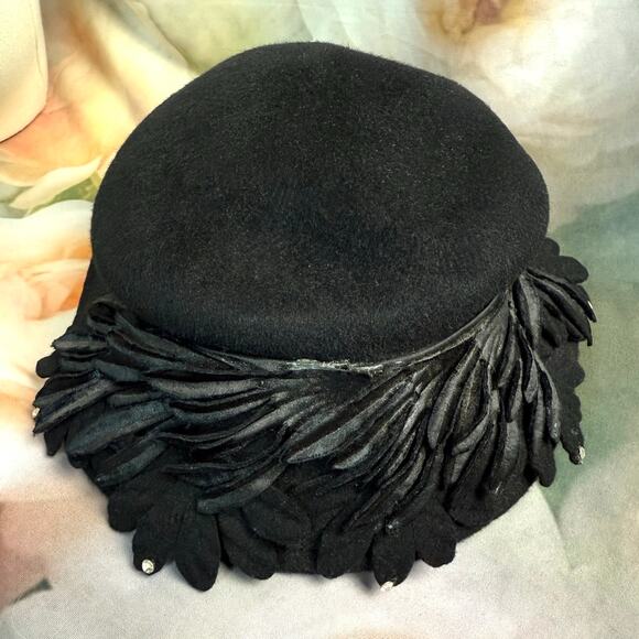 Vintage Neumann-Endler Fairfield Felts 100% Wool Feather Cutout Detail Hat - Picture 5 of 7